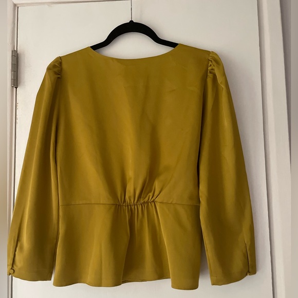 Stunning NWT JCREW Petite Satin Blouse, Gold - Picture 4 of 4